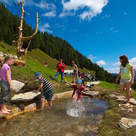 Johanneshof 4* غروسارل