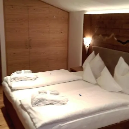 Johanneshof غروسارل