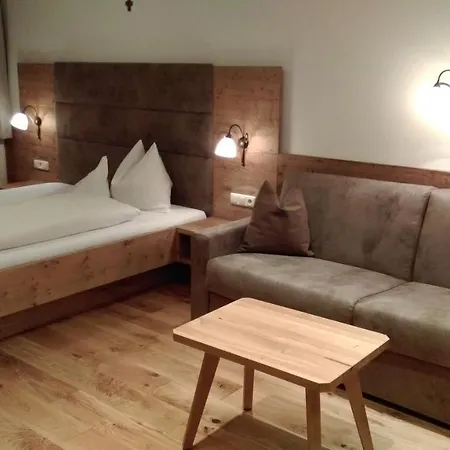 Johanneshof 4* غروسارل